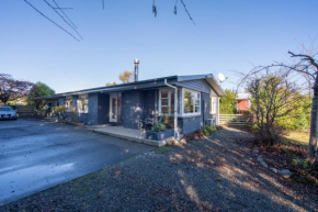 Sutherland Cottage - Te Anau Holiday Home
